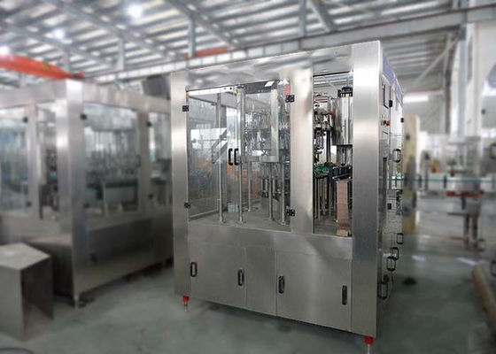 China Máquina de engarrafamento carbonatada do refresco, máquina de enchimento carbonatada pequena da bebida fornecedor