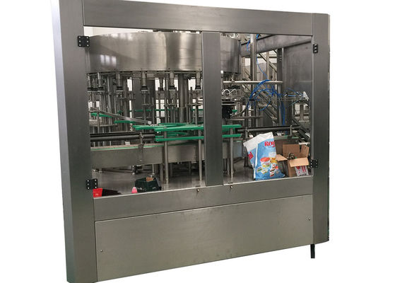 China Equipamento de engarrafamento carbonatado 3 da bebida em 1 enchimento Monoblock fornecedor