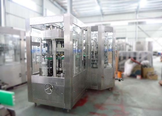 Máquina de engarrafamento plástica automática completa do ANIMAL DE ESTIMAÇÃO da máquina de enchimento 8000b/H do suco de fruto fornecedor