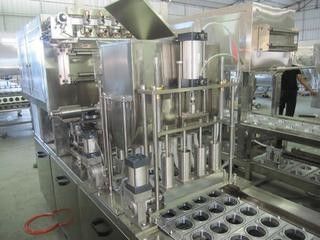 Máquina de engarrafamento automática Monobloc do suco 3 In1/máquina de enchimento da água garrafa do animal de estimação fornecedor