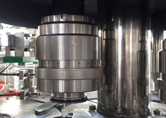 A operação fácil carbonatou a capacidade de engarrafamento do equipamento 20000-24000BPH da bebida fornecedor